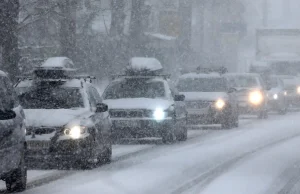Śnieg paraliżuje północne Czechy. Na "10" wprowadzono zakaz ruchu dla ciężarówek