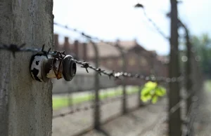 Auschwitz - znany jako Hitlerowski obóz masowej zagłady.