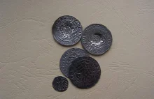 Leśniczy podczas rodzinnego spaceru znalazł skarb - ponad 6 tys. monet!