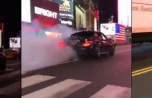 SZPERA 0%, czyli C63 AMG robi zadymę na Times Square - 5 gwiazdek GTA...