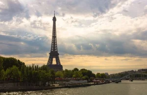 Paryż: Będą kuloodporne szyby wokół wieży Eiffla