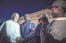 Papież: należy przyjmować, chronić, promować i integrować imigrantów i uchodźców