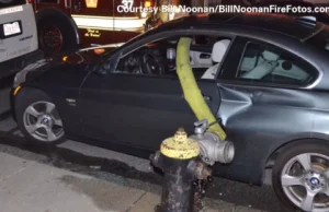 Strażacy zniszczyli BMW, bo zaparkowało przy hydrancie