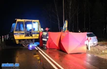 Czym kończy się nierespektowanie znaków - zderzenie osobówki z drezyną