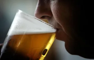 Polacy nie chcą pić piwa produkowanego przez koncerny.