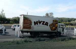 Austria: z ciężarówki przy autostradzie wydobyto 70 ciał