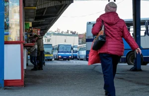 13 milionów Polaków bez transportu publicznego. "Ze szkoły wracam 5 km piechotą"