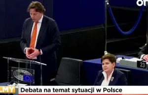 Oklaski Beaty Szydło po słowach Berta Koendersa.