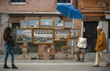 Banksy pojawił się w Wenecji jako uliczny sprzedawca sztuki [VIDEO]