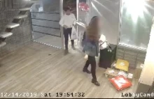 Kobieta dostarcza jedzenie po czym kradnie paczki.
