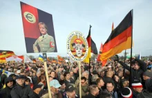 „Merkel musi odejść”, „Islam nie należy do Niemiec”. Antyimigrancka...