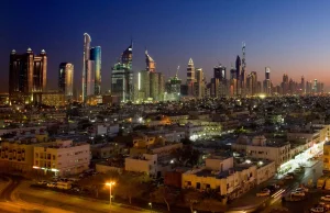 Zbiorowo zgwałcona w Dubaju kobieta dostaje mandat za picie bez zezwolenia