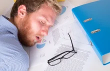 Ćwiczenia w pracy – jak nie zasnąć 7 praktycznych porad