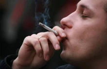 Ile czasu marnuje palący pracownik na przerwy na papierosa.