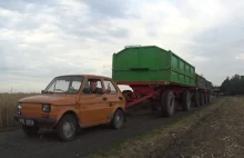 Fiat 126p + trzy przyczepy rolnicze.