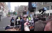 CNN ustawia "protestujacych" muzułmanów