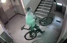 Skradziono rower w Tychach - wszystko nagrała kamera! Rozpoznajesz go? [WIDEO]