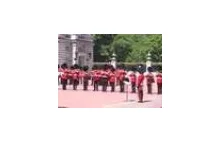 Marsz imperialny pod pałacem Buckingham