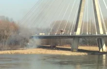 Pożar traw w okolicach dwóch warszawskich mostów... Znowu...