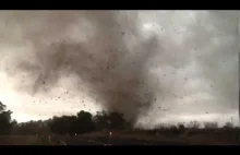 Ucieczka samochodem przed tornado
