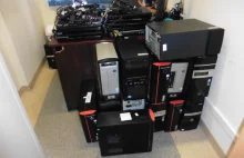 Nalot policji na szkołę w Grudziądzu. Zabezpieczono 51 komputerów.