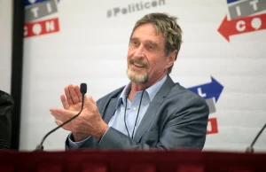 John McAfee ucieka za granicę - jest oskarżony o niepłacenie podatków -...