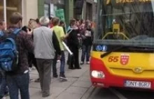 Sposób na korki w Nysie. Kierowcy jeżdżą za darmo autobusami MZK