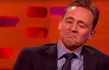 Tom Hiddleston naśladuje Roberta De Niro... w jego obecności
