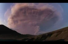 Błyskawice podczas erupcji wulkanu
