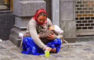 Zastanawialiście się, dlaczego dzieci żebrzące z romskimi matkami zawsze śpią?