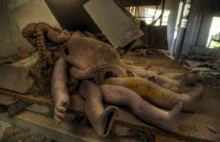 Przerażająca wycieczka po opuszczonej fabryce lalek [zdjęcia]