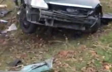 Skutek zderzenia samochodu z drzewem...