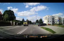 Jadąc na skuterze puknął kobietę na przejściu.