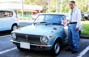 Oto Japończyk, który od 47 lat jeździ tą samą Toyotą