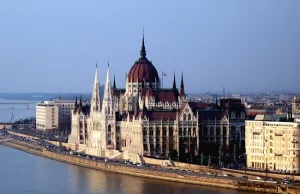 Węgry – czasowe odebranie dziecka nieszczepiącym rodzicom zgodne z konstytucją