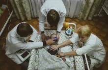 Dzieci na granicy śmierci głodowej w Białorusi. Jedna z dziewczyn ważyła 11 kg.