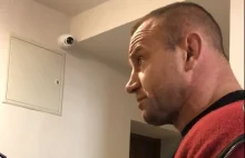 Film z najścia "Pudziana" na sporny hostel