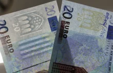 Coraz więcej fałszywych banknotów trafia na polski rynek, również z zagranicy.