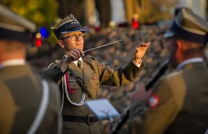 Poseł PiS chce zmiany treści polskiego hymnu, nie pasuje MU Bonaparte