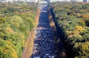 Wielka demonstracja przeciwko rasizmowi i nietolerancji w Berlinie.