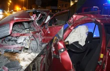 ZOBACZ ZDJĘCIA] Pijani Ukraińcy uderzyli w wiadukt. Z samochodu został wrak.