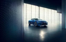 Intrygujący Lexus Structural Blue. Zwykły lakier czy dzieło sztuki?