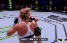 Holly Holm nokautuje Rondę Rousey w pięknym stylu!