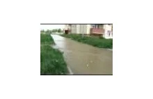 Powódź we Wrocławiu - Woda zalewa osiedle