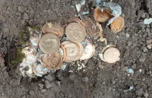 Archeolodzy znaleźli w centrum Kurska skarb 119 złotych monet