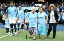 102 letnia Kibicka Manchesteru City oraz jej 4 lata młodsza siostra