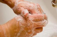 Lekarze przestrzegają przed używaniem antybakteryjnych mydeł