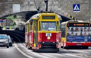 Ile biletów komunikacji miejskiej kupisz za średnią pensję w swoim mieście