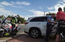 Jak policja w USA traktuje rowerzystów...