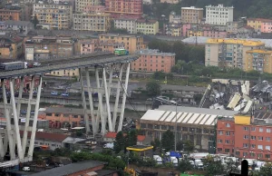 Włochy: Zawalił się most przebiegający nad Genuą.